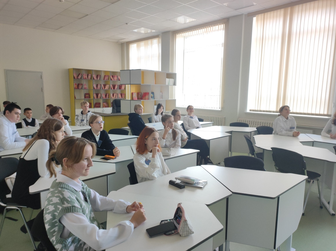 Постер к социальной практике: МБОУ "Школа №№"" имени "Молодой гвардии", Просмотр фильма "Школьные ботаны",  Мокина Арина Михайловна, Модель достижения цели.