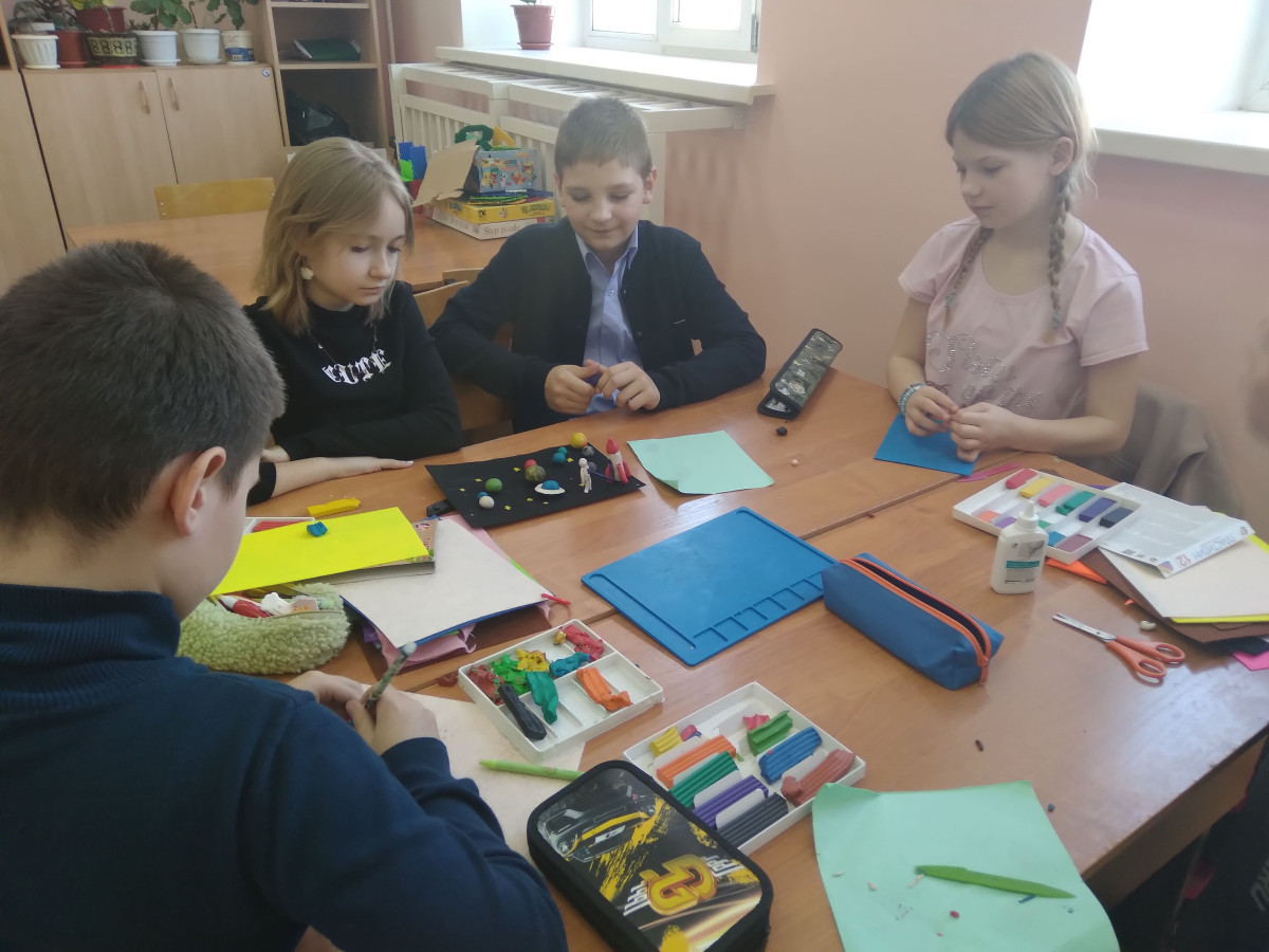 Постер к социальной практике: 12 апреля -День космонавтики.Космос,ракеты и дальние планеты - настоящее чудо,