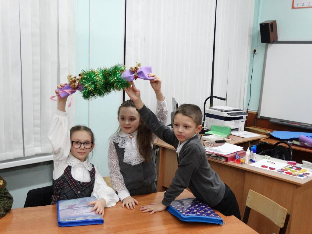 Постер к социальной практике: Благодарность детей в руках