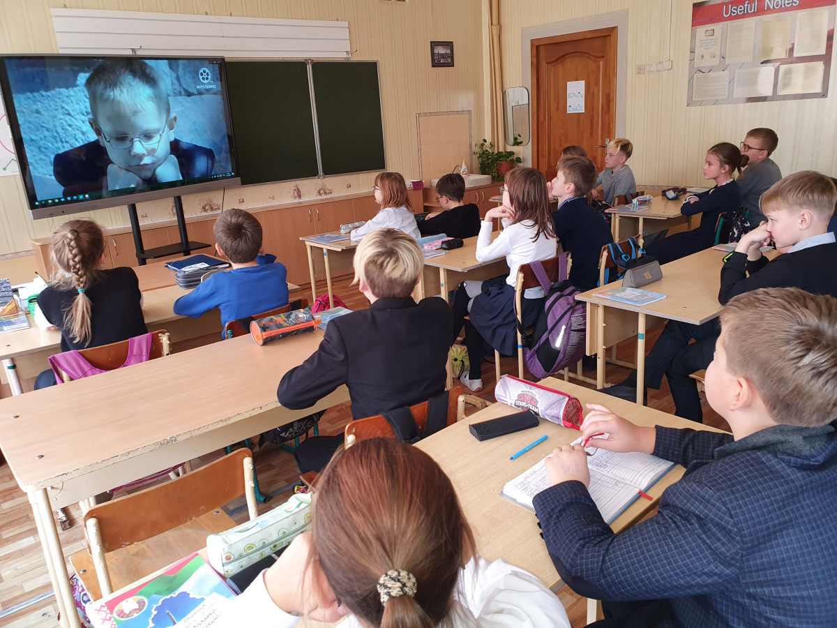Постер к социальной практике: Подари улыбку другу