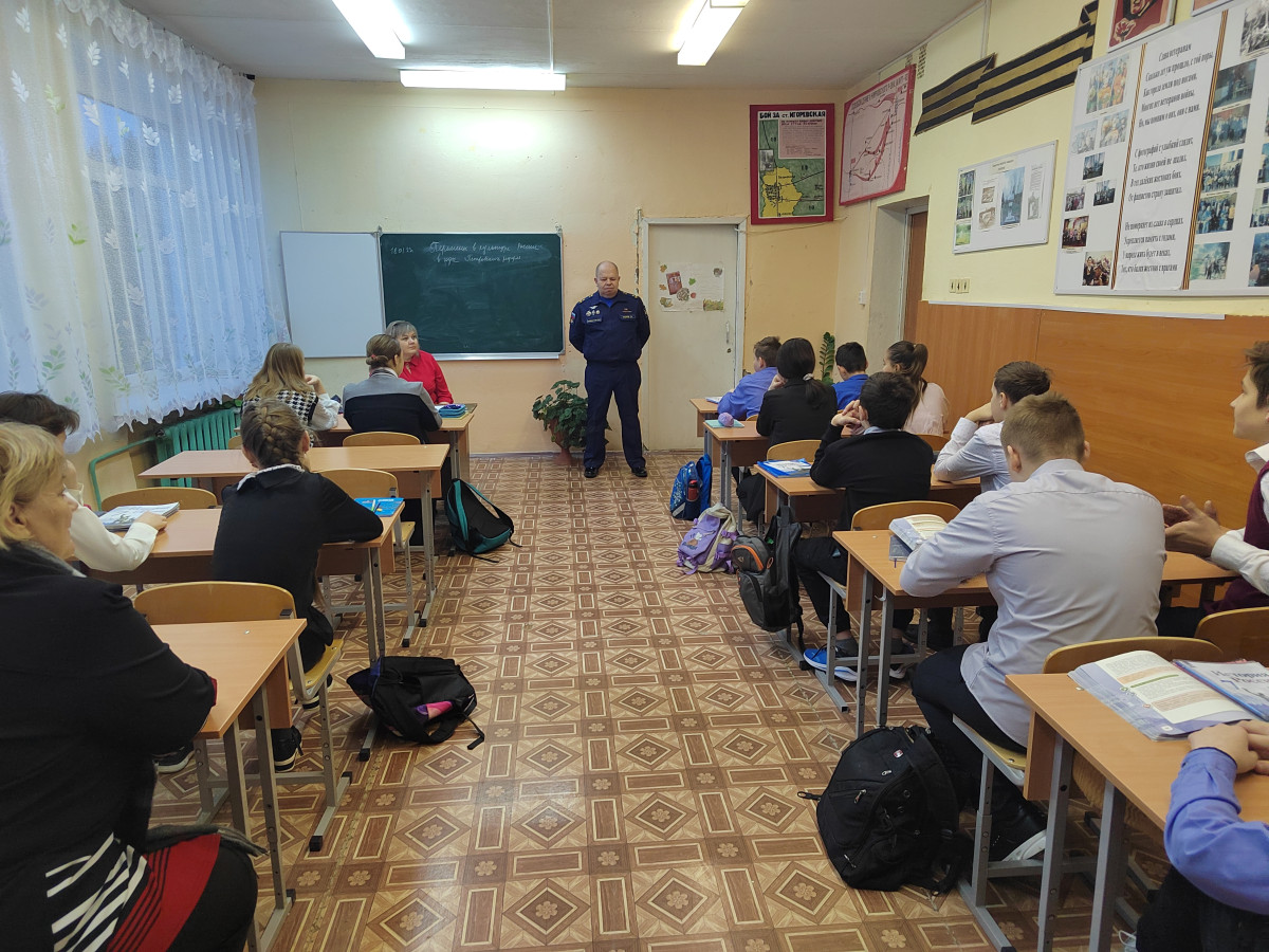 Постер к социальной практике: Есть такая профессия - Родину  защищать