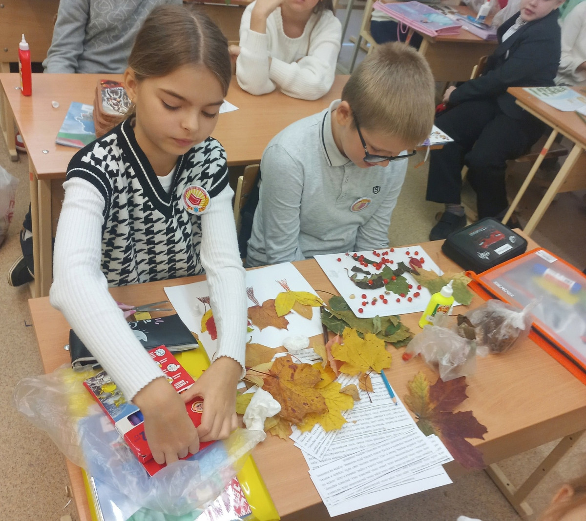Постер к социальной практике: Собираем макулатуру и создаём поделки из природного материала