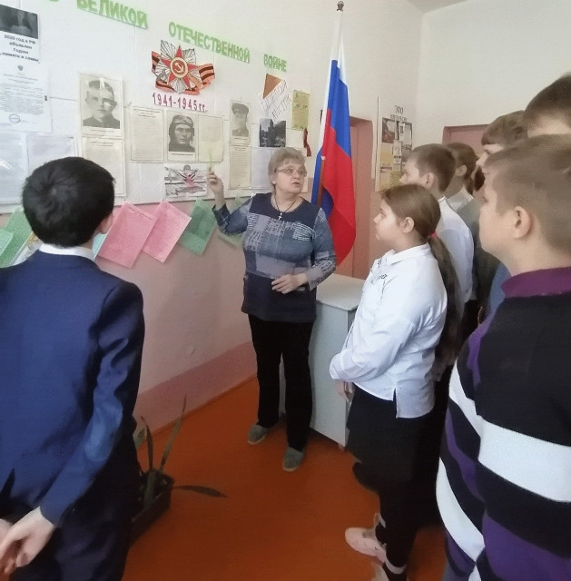 Постер к социальной практике: Своих не бросаем!