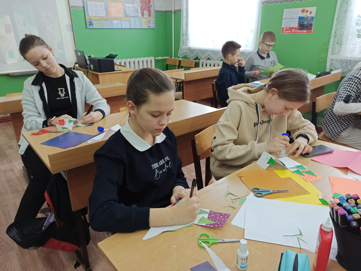 Постер к социальной практике: Делаем открытки и пишем письма к Новому Году