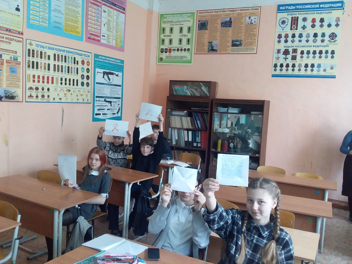 Постер к социальной практике: В жизни всегда есть место подвигу.