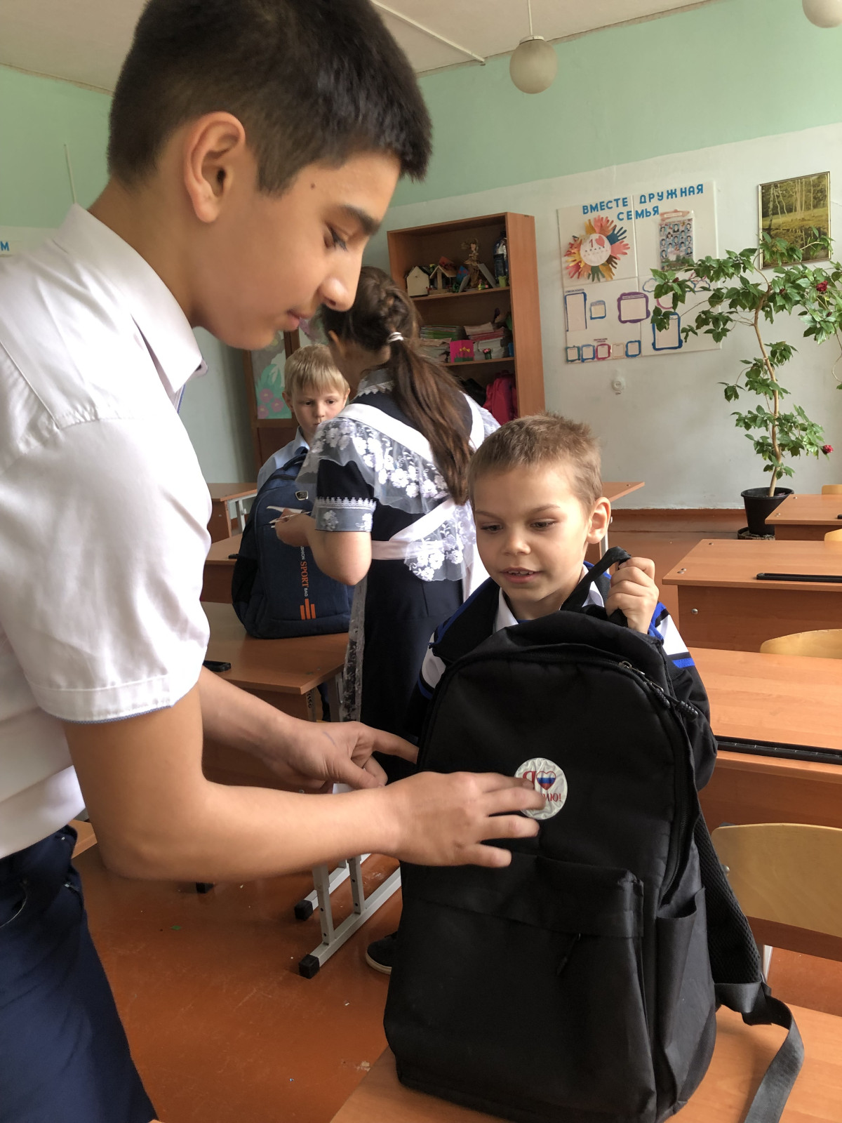 Постер к социальной практике: «Каждый человек несет ответственность перед всеми людьми за всех людей и за всё» Ф.М.Достоевский. .