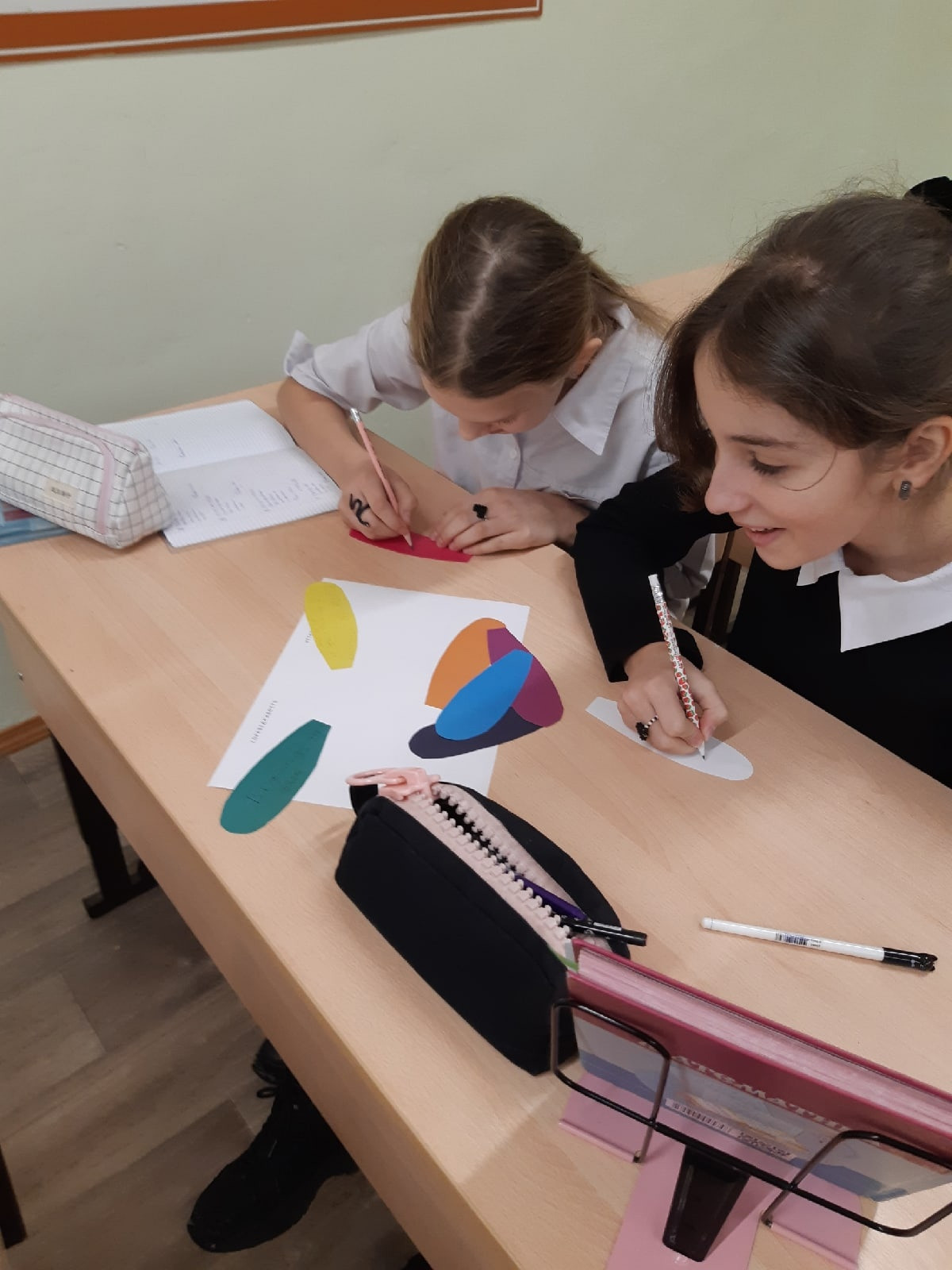 Постер к социальной практике: Пусть справедливости будет больше.