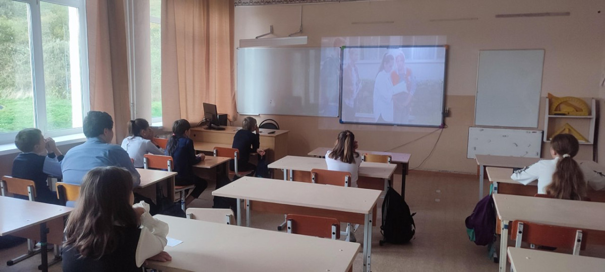 Постер к социальной практике: "делая добро другим-мы помогаем себе"