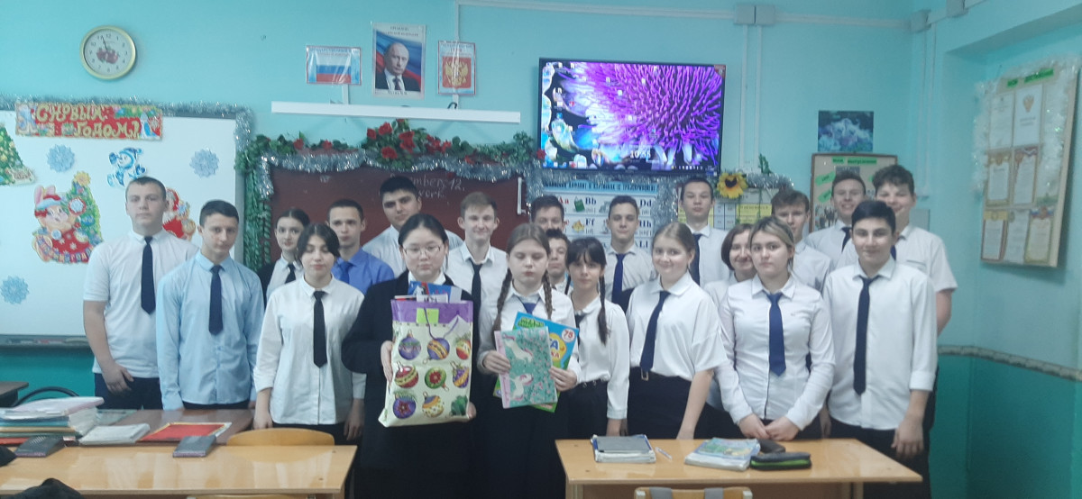 Постер к социальной практике: C праздником, ребята!