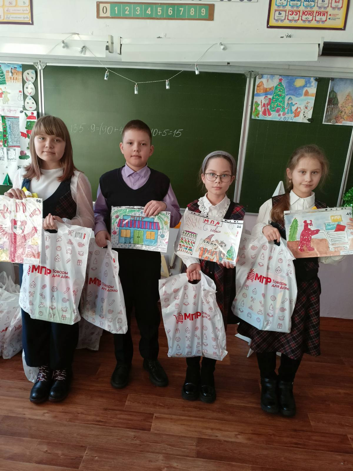 Постер к социальной практике: Рисунки для жителей микрорайона "Сосновый бор"