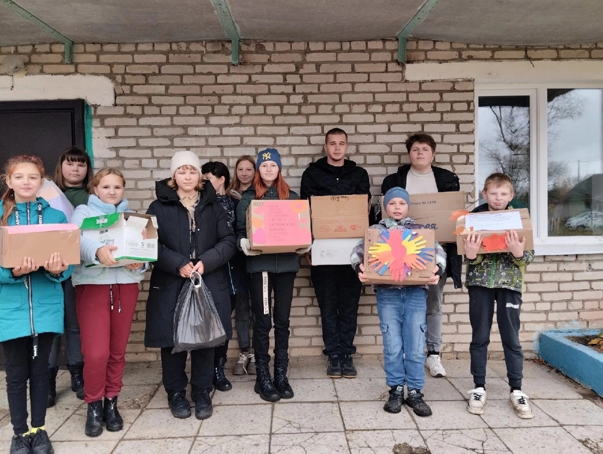 Постер к социальной практике: Подари хорошего настроение (помощь благотворительному фонду "Старость в радость")