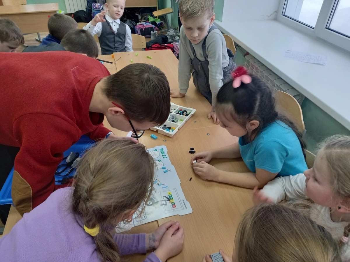 Постер к социальной практике: Отчёт,МБОУ Шумилинская СОШ,просмотр фильма "Школьные ботаны"Целеустремлённость