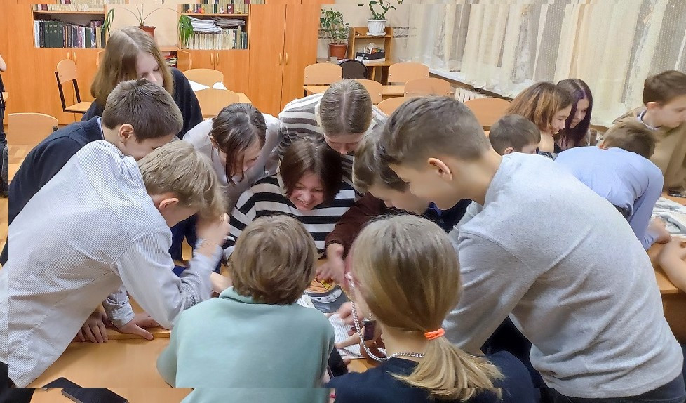 Постер к социальной практике: Какого цвета счастье?
