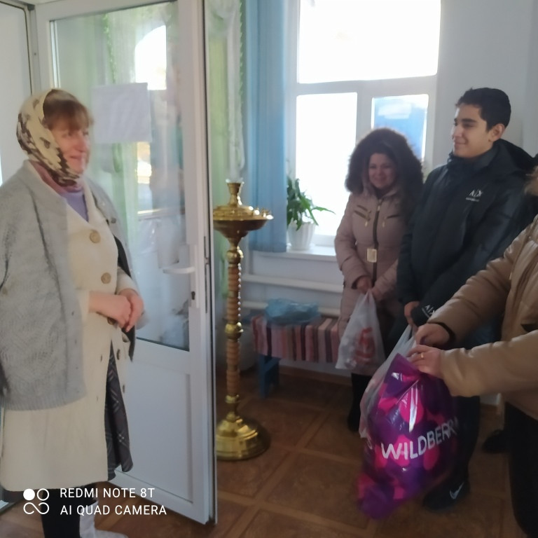Постер к социальной практике: Оказание гуманитарной помощи нуждающимся
