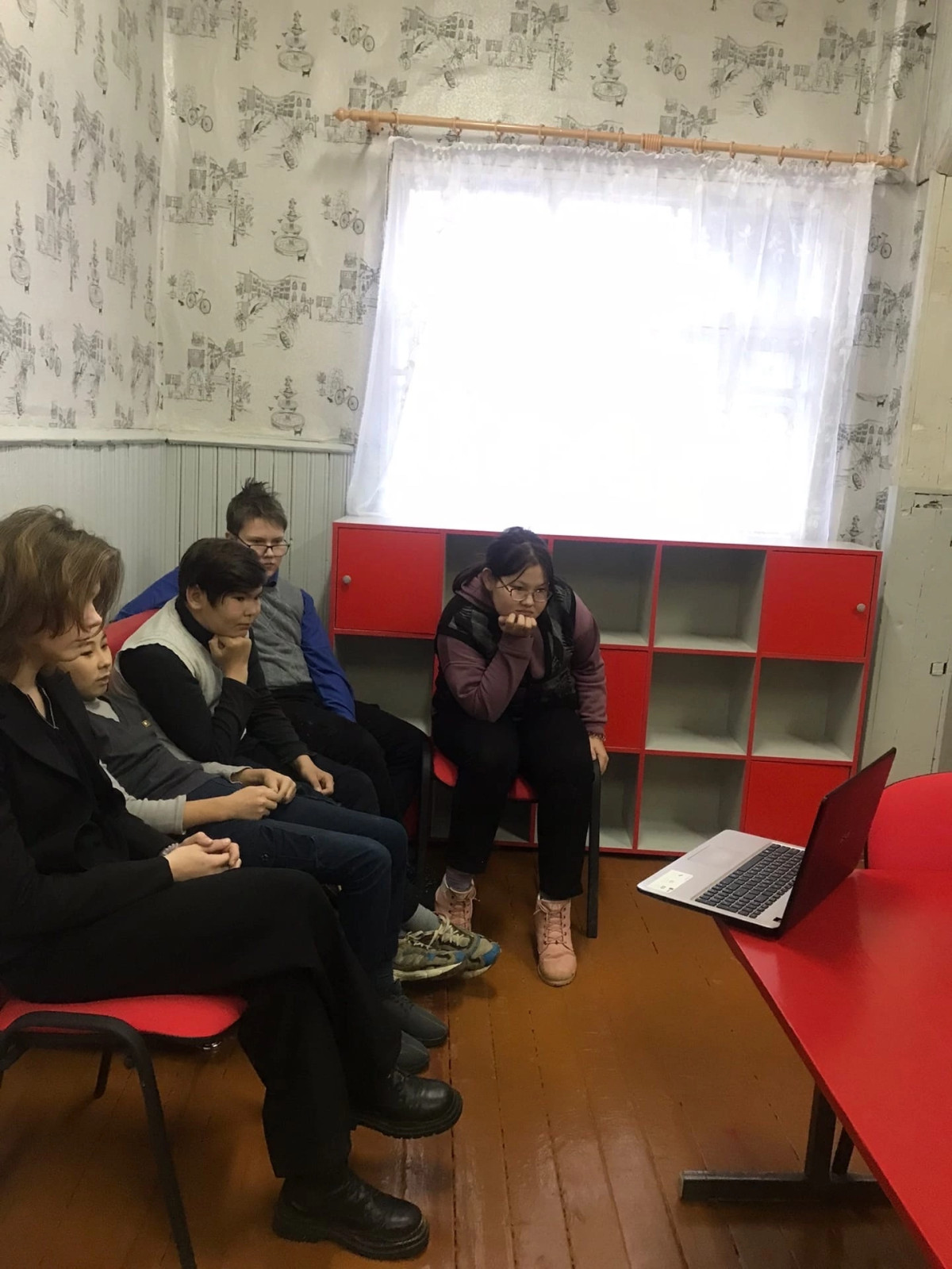 Постер к социальной практике: Помогаем младшим школьникам