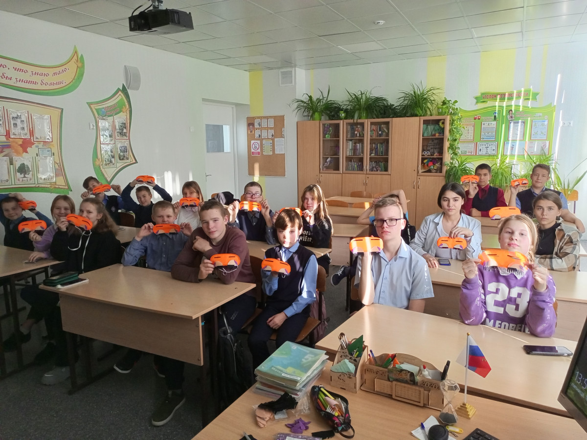 Постер к социальной практике: Подарок маме покупать не станем - сделаем сами своими руками!