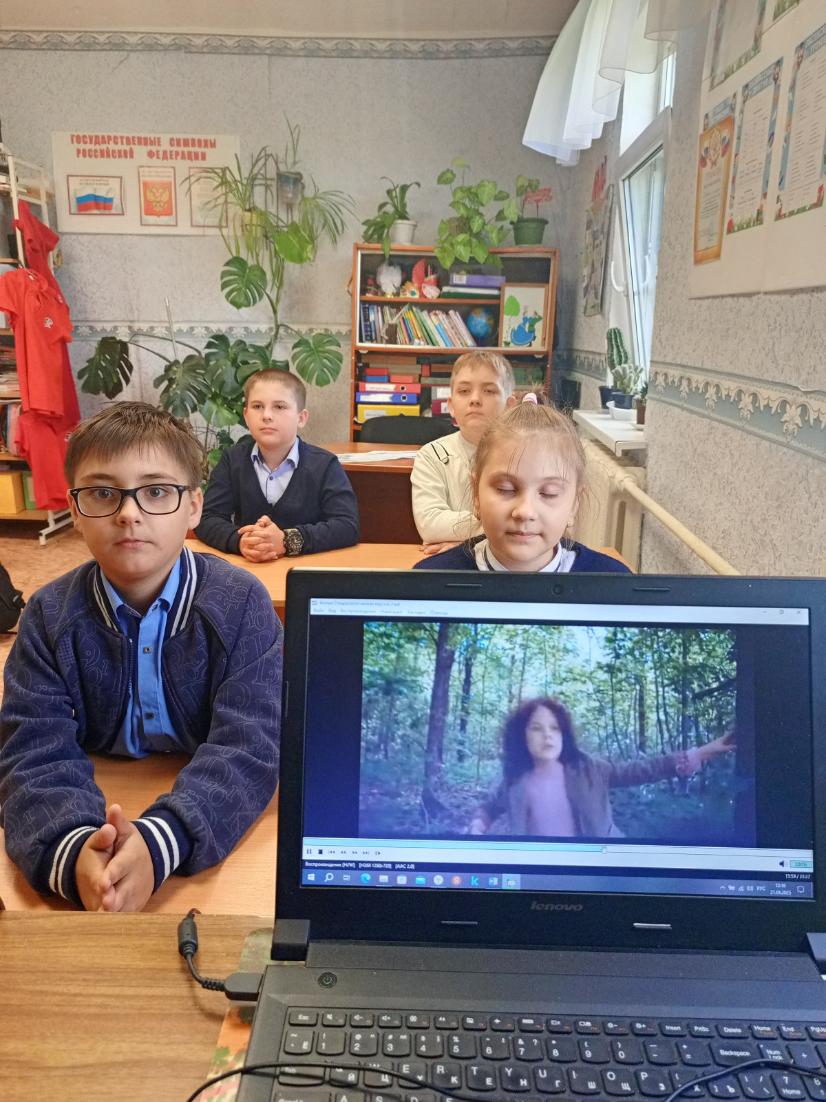 Постер к социальной практике: Сделаем мир краше.