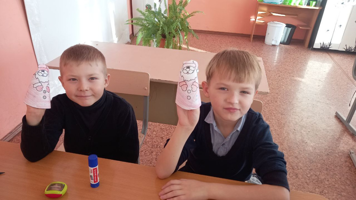 Постер к социальной практике: Новогодний подарок родителям.