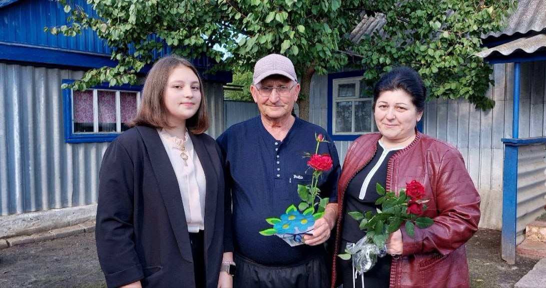 Постер к социальной практике: Счастье-делать близких счастливыми