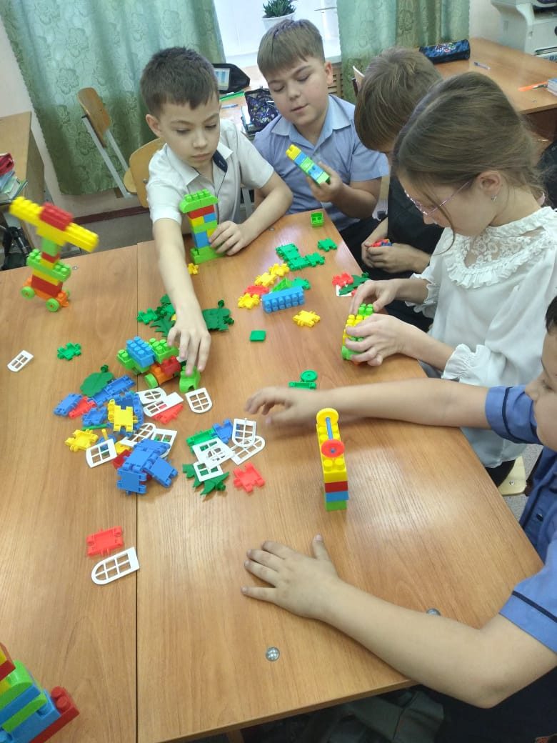 Постер к социальной практике: Друг познается в беде.