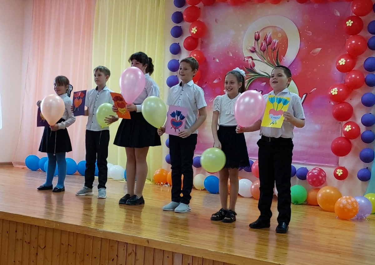 Постер к социальной практике: Внимательность и сострадание особенные человеческие качества.