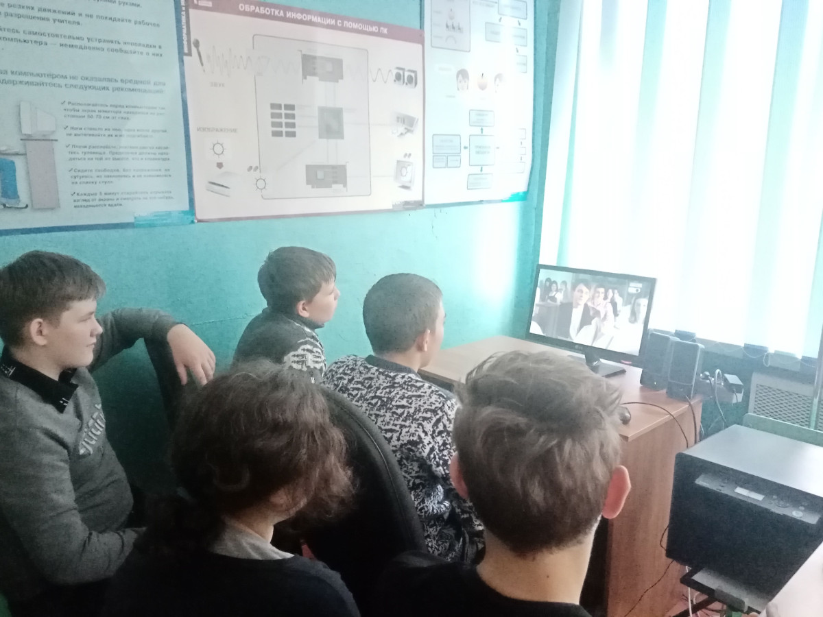 Постер к социальной практике: "Счастье в воздухе не вьется, а руками достается"