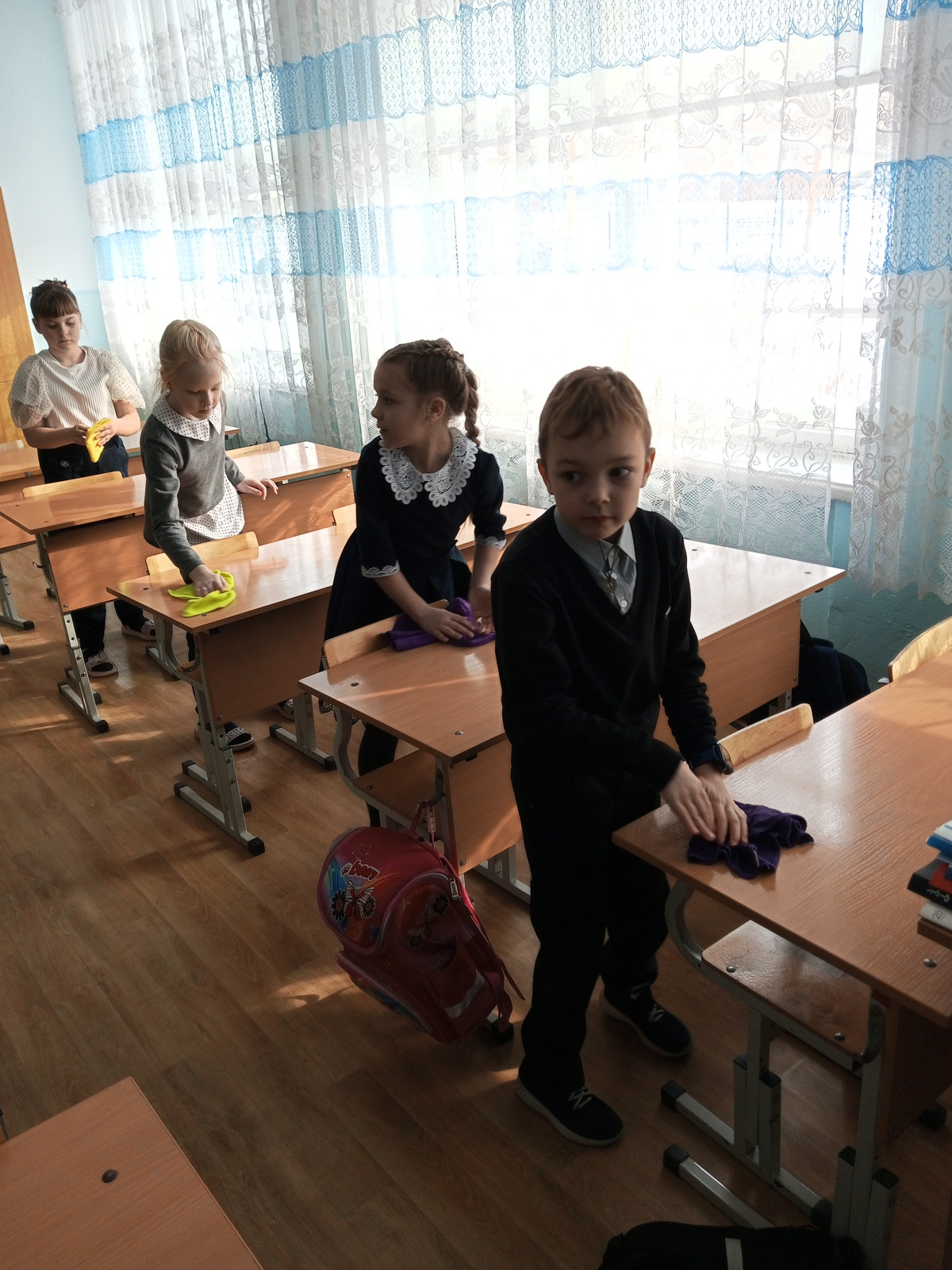 Постер к социальной практике: Трудолюбие начинается с малого.