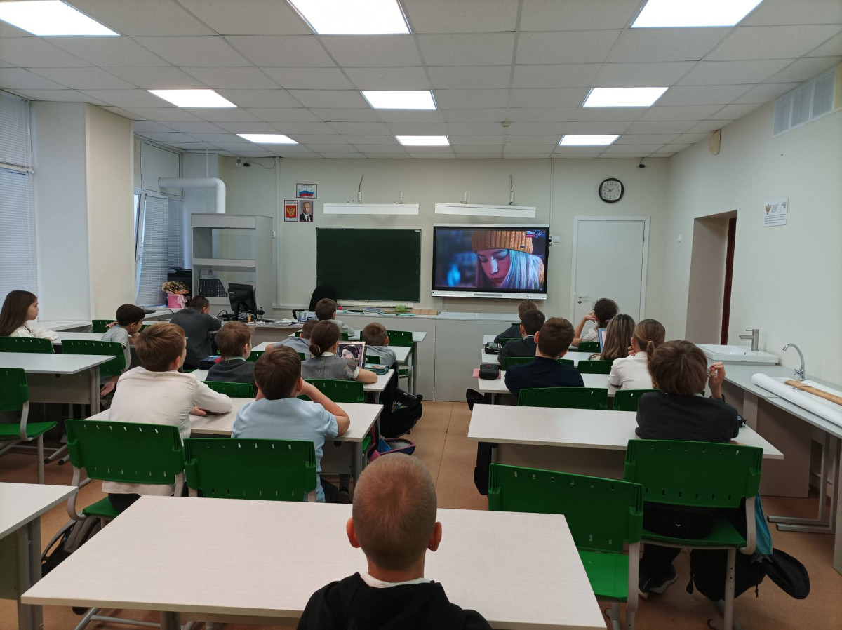 Постер к социальной практике: Историю страны пишем мы!