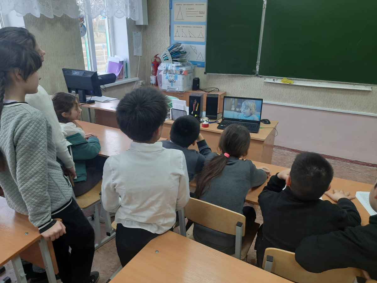 Постер к социальной практике: Что такое благодарность и признательность