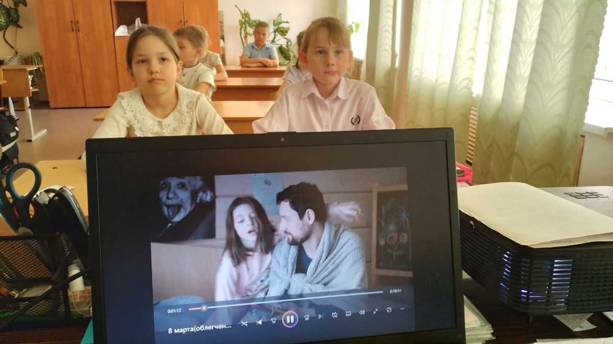 Постер к социальной практике: Подарок для женщин