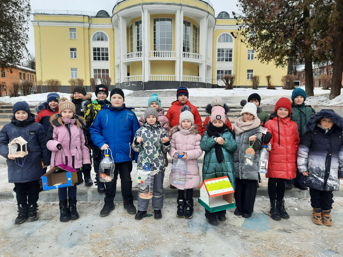 Постер к социальной практике: Помощь птицам и животным зимой