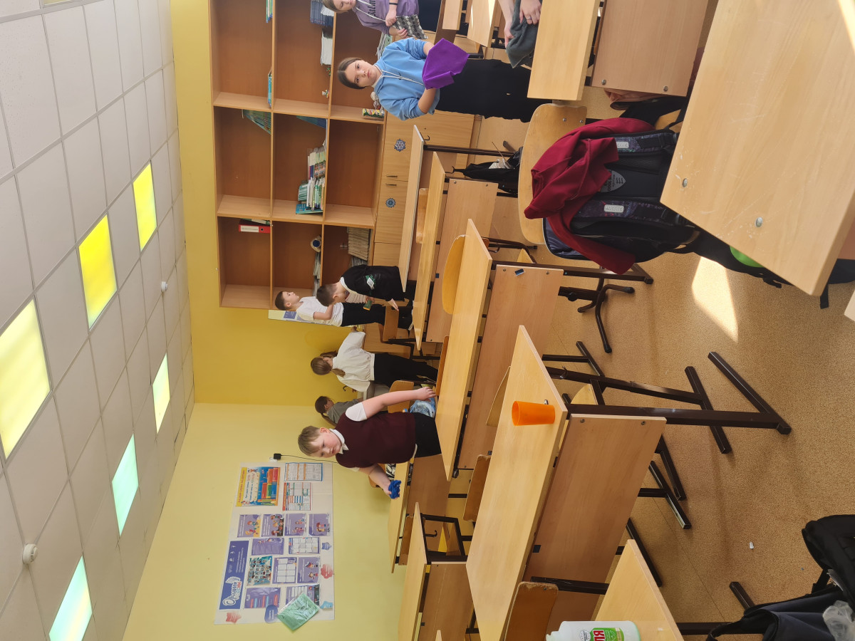 Постер к социальной практике: «Враг природы тот — кто её не бережёт».