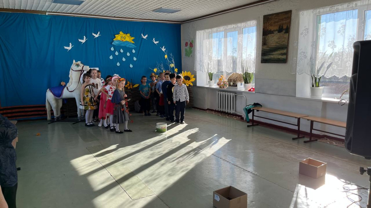 Постер к социальной практике: Школьная эстафета "Друг в беде не бросит"