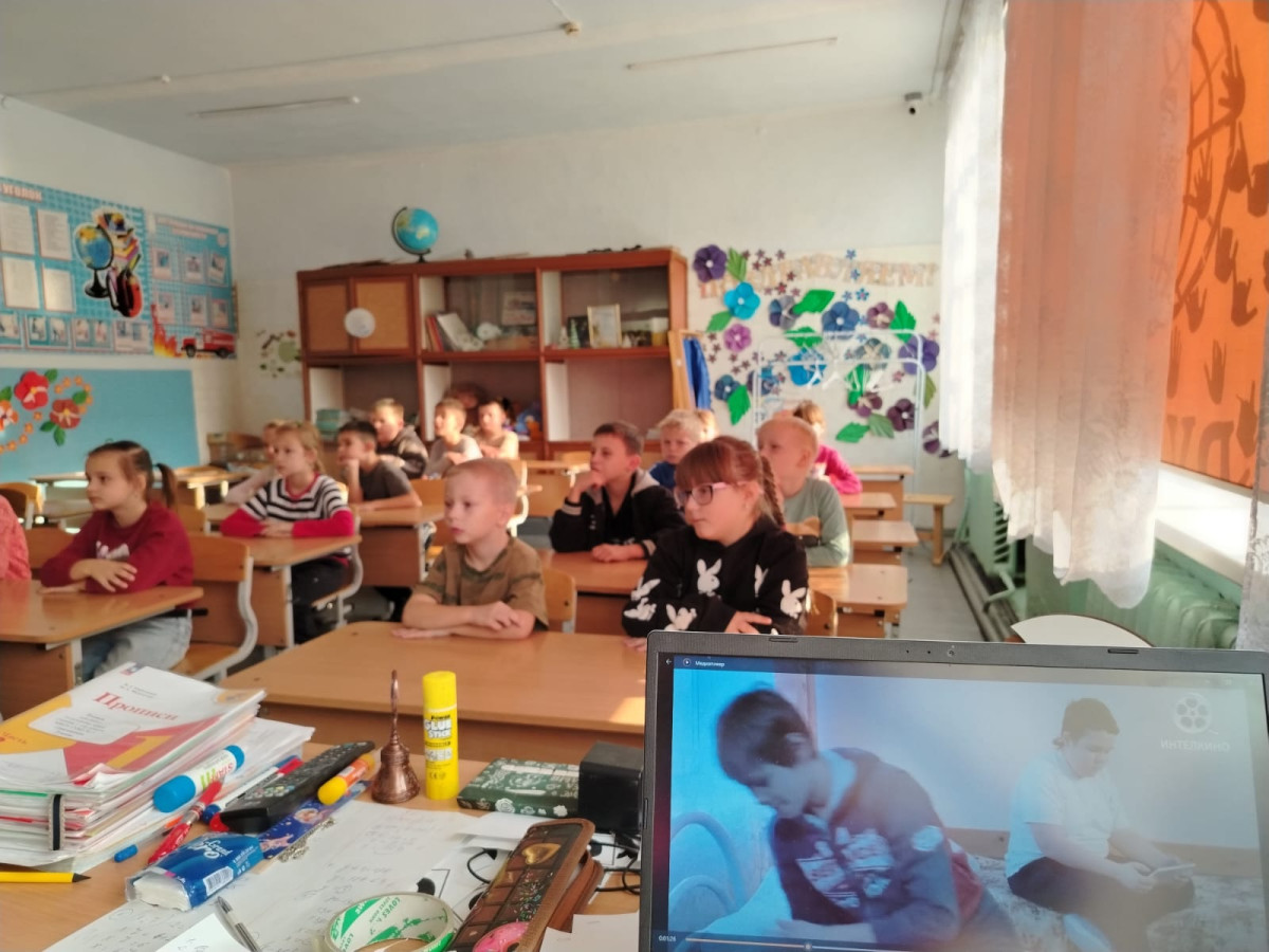 Постер к социальной практике: Дарим свет, просто так!