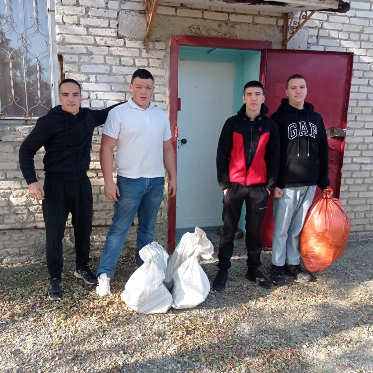 Постер к социальной практике: «Сдай макулатуру – спаси дерево»