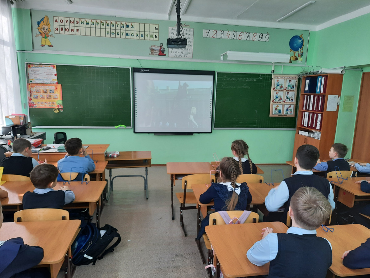 Постер к социальной практике: За руку с Богом