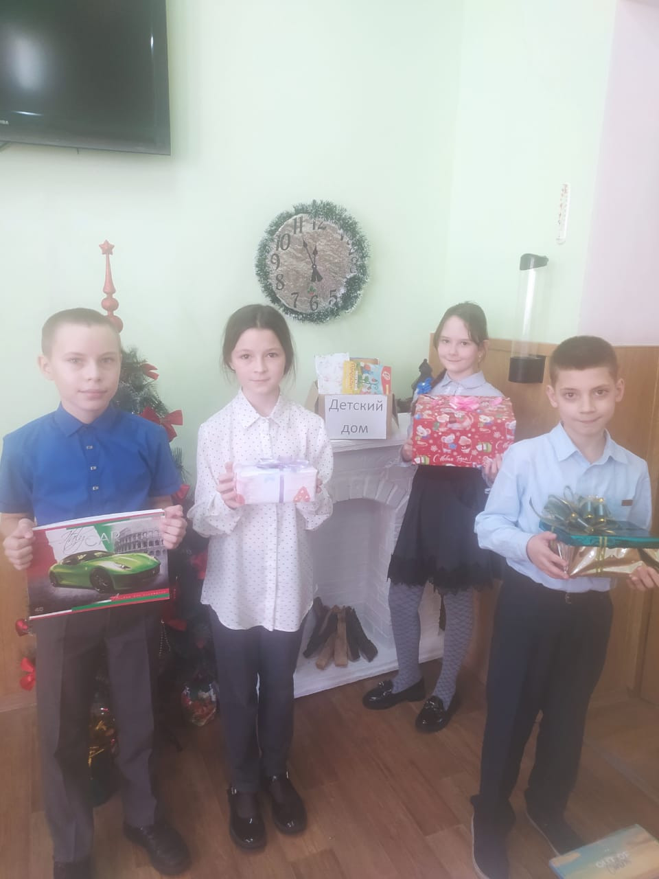 Постер к социальной практике: Подарки в детский дом