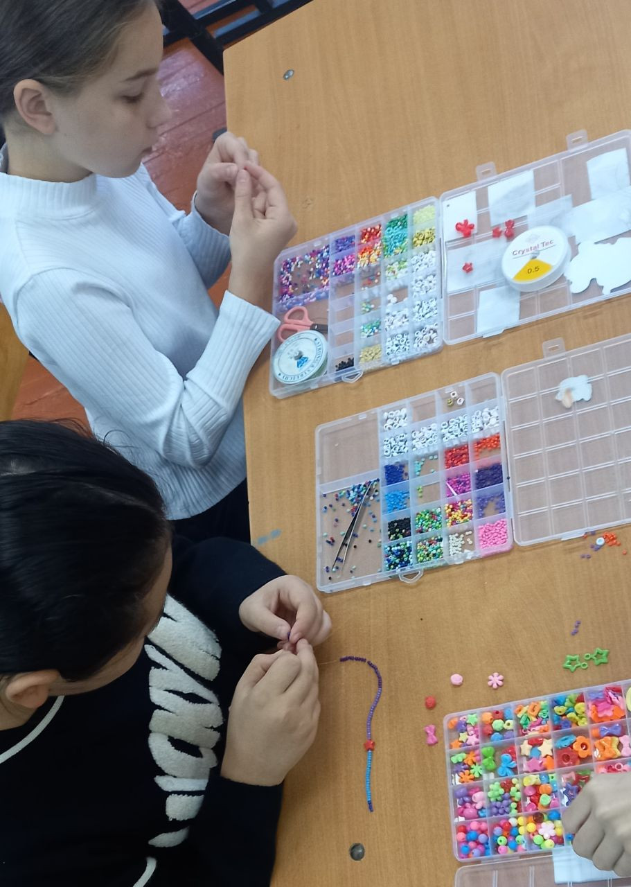 Постер к социальной практике: Доброта в каждой бусине