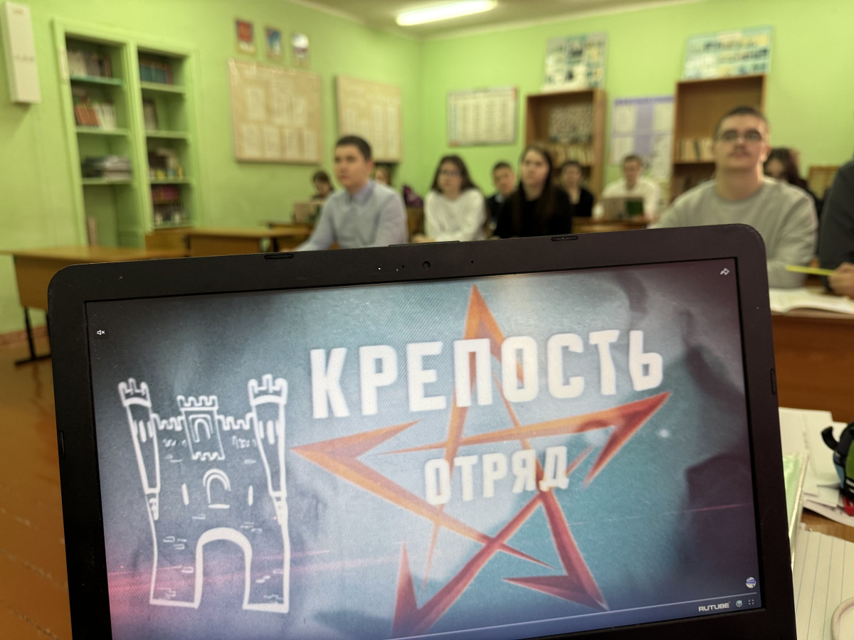 Фотография социальной практики №86412 - C заботой о СВОИХ:плетение браслетов