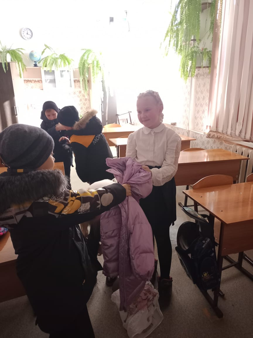 Постер к социальной практике: Спешим на помощь!