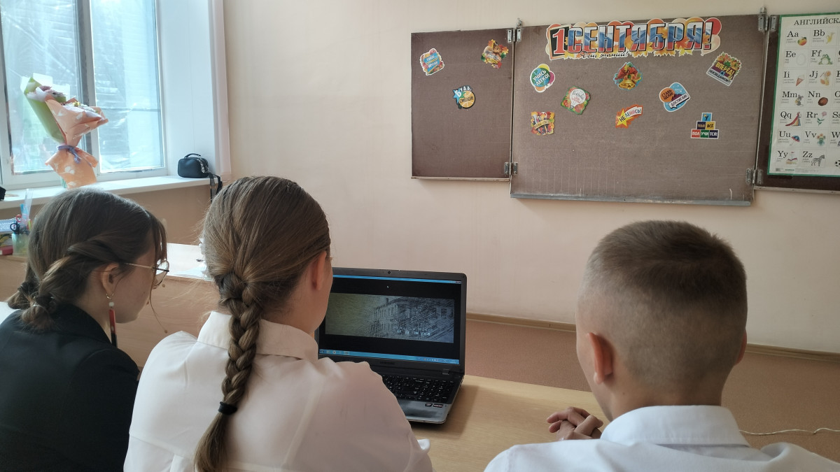 Постер к социальной практике: Помогать пожилым - это наша обязанность!