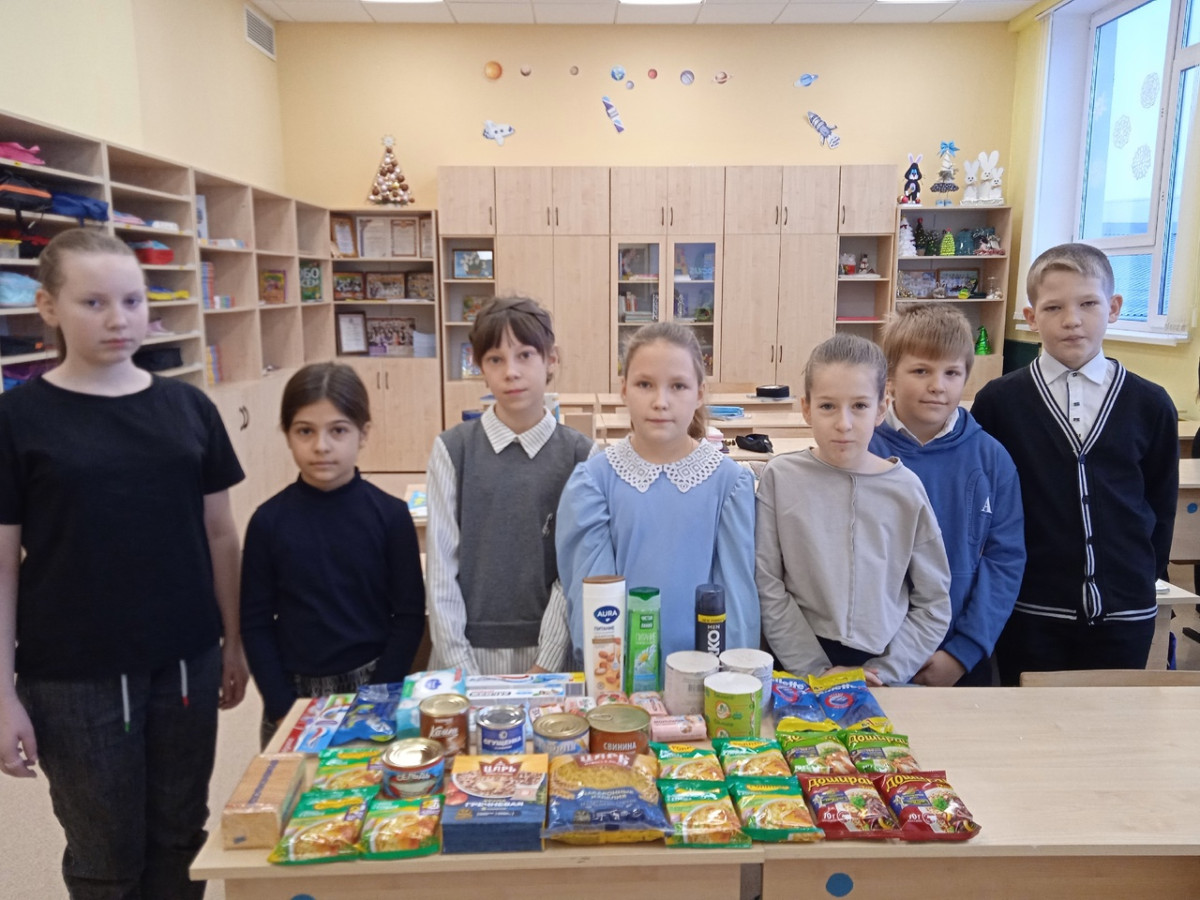 Постер к социальной практике: Поддержим наших защитников.