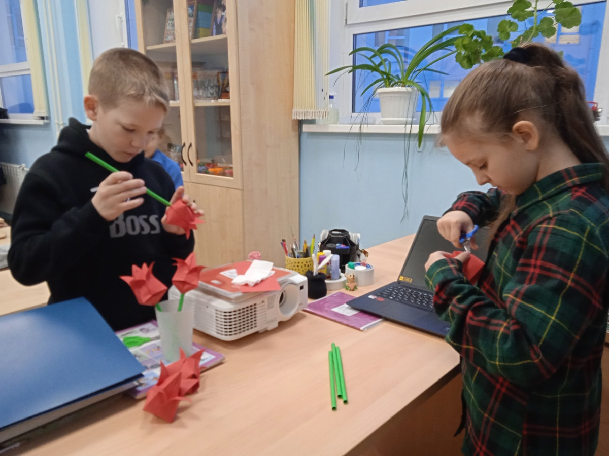 Постер к социальной практике: В необъятной стране нет, пожалуй, семьи, Где не знают, что значит — БЛОКАДА…