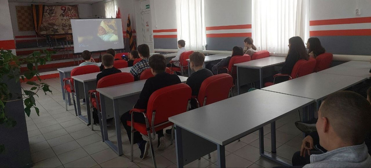 Постер к социальной практике: Посылка "за ленточку"
