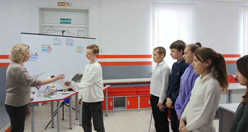 Постер к социальной практике: Кормушка для птички