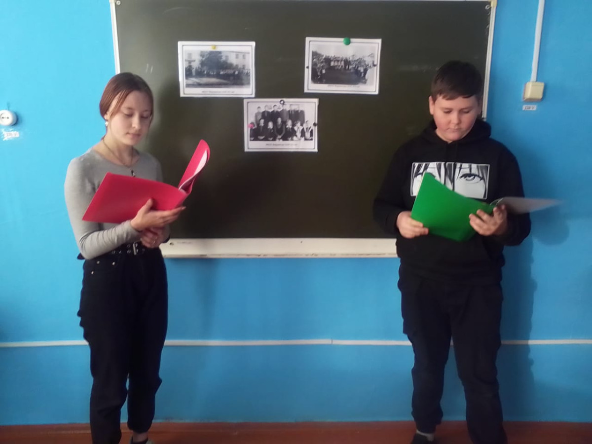 Постер к социальной практике: Проект "Киноуроки в школах России" просмотр фильма "Школьные ботаны"