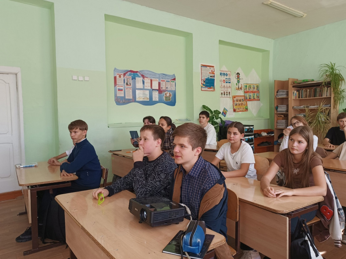 Постер к социальной практике: Чтим память героев, мы будущие защитники!