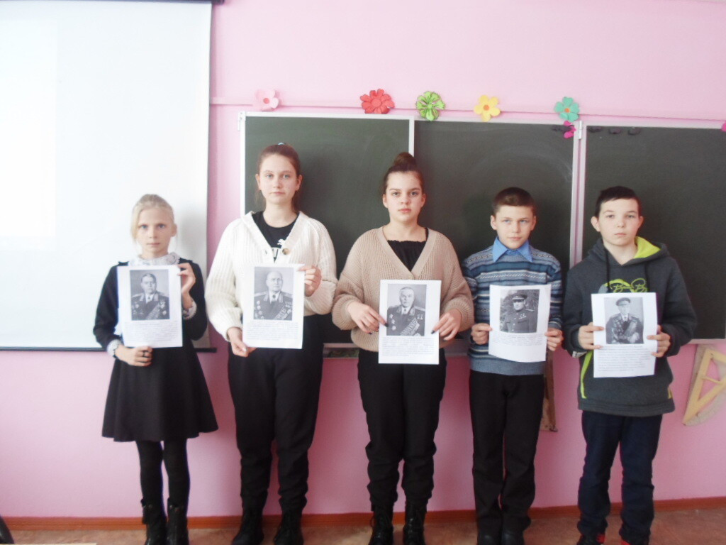 Постер к социальной практике: Героями не рождаются, героями становятся