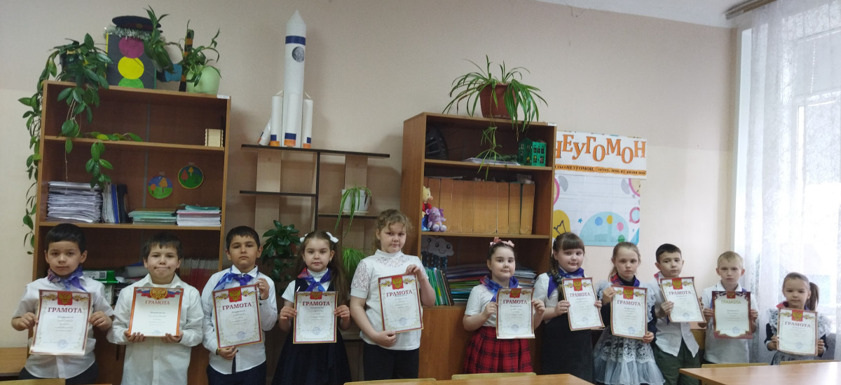 Постер к социальной практике: Познавая мир сами, несём радость людям.