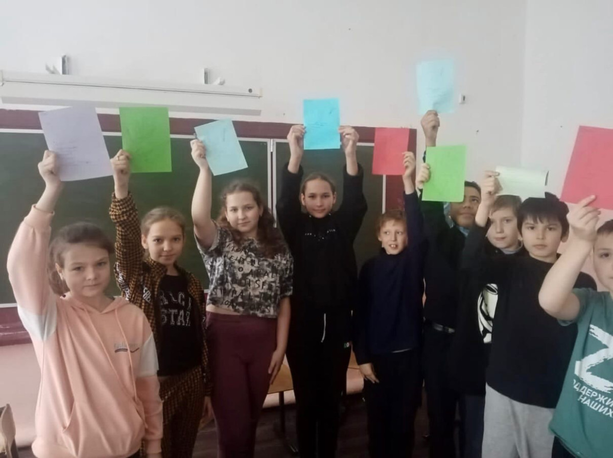 Постер к социальной практике: МБОУ Вельяминовская СОШ им. Л.С.Филина, "Великий", Справедливость, Самохина Л.И., "Просмотр фильма"
